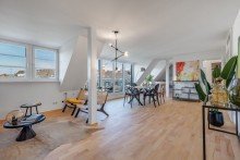 Wohn-/Esszimmer VERKAUFT: Wunderbar sonnige, top modernisierte Maisonettewohnung im Denkmal