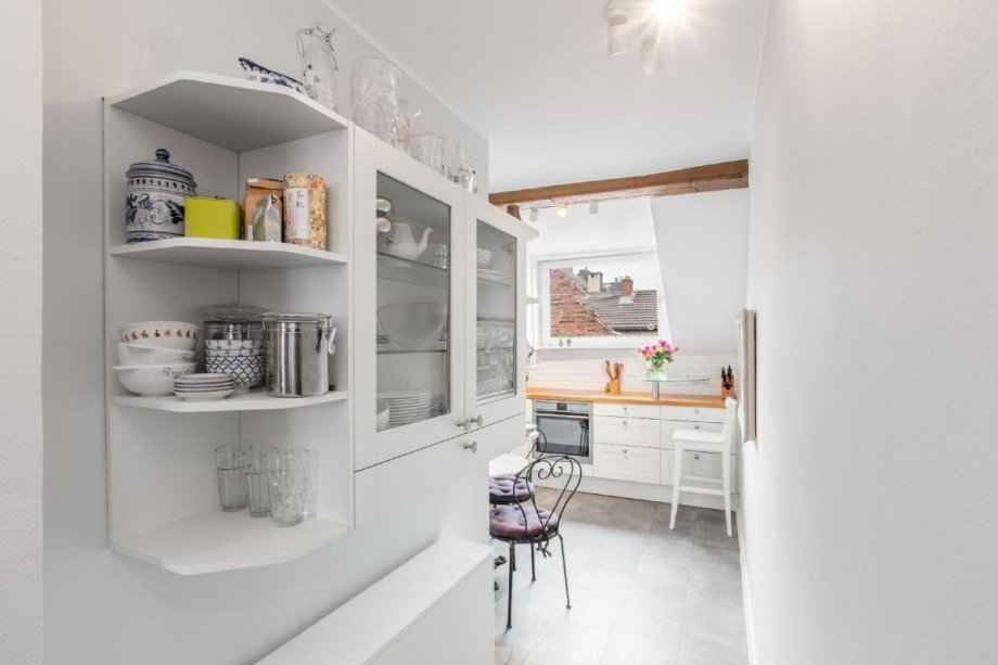 Blick in die K�che Dachgeschosswohnung D�sseldorf