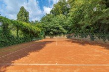 Tennisplatz der Wohnanlage 2-Zimmer Wohnung direkt am Grafenberger Wald auf Parkgrundstück
