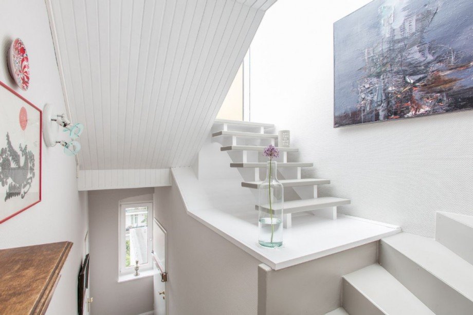 Wohnungseingang und Treppe zum Balkon Dachgeschosswohnung D�sseldorf