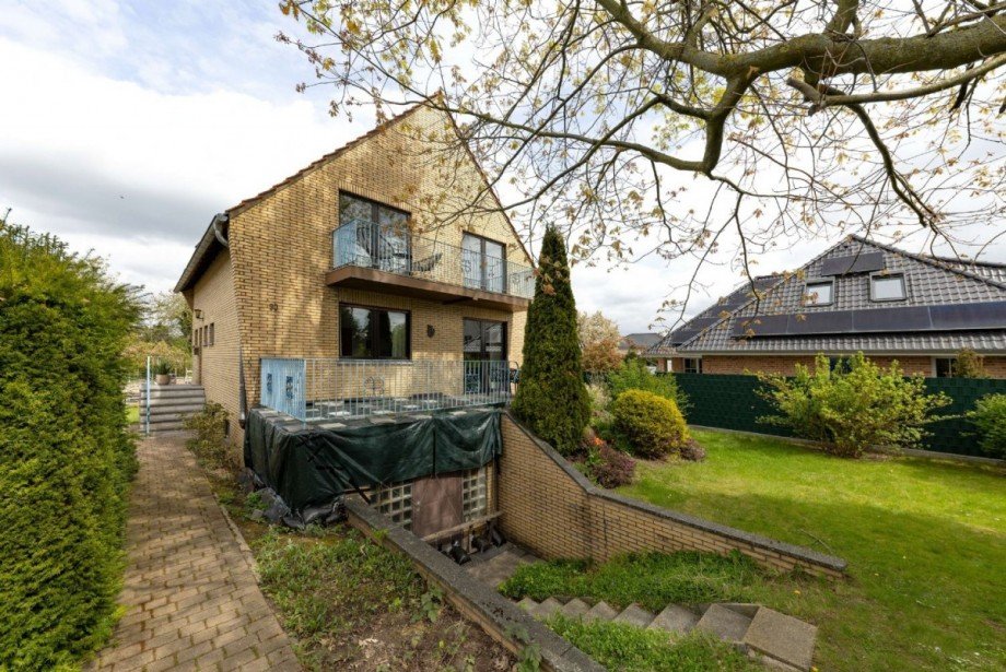 Vorderansicht mit seitl. Eingang Einfamilienhaus Meerbusch