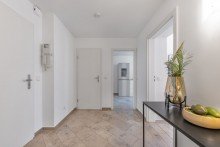 Eingangsdiele mit Blick zu den Eingängen Gäste-WC u. Küche VERKAUFT: Wohnung mit Gartenidylle - 72 m2 Lebensqualität direkt am Hofgartenpark
