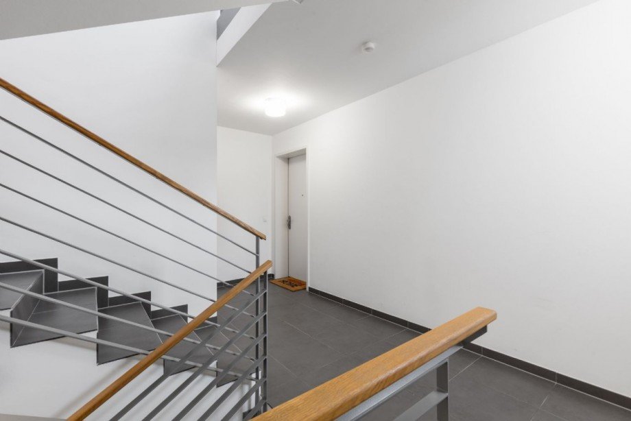 Treppenhaus Wohnungseingan Etagenwohnung D�sseldorf