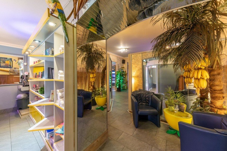 Eingang Gewerbe (Sonnenstudio) Wohn- / Gesch�ftshaus Düsseldorf