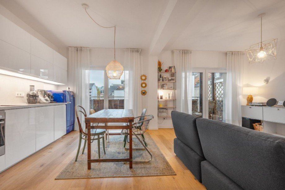 Küche/Essplatz/Wohnzimmer Etagenwohnung Düsseldorf