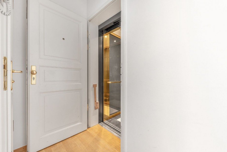 Aufzug direkt in die Wohnung Etagenwohnung Düsseldorf