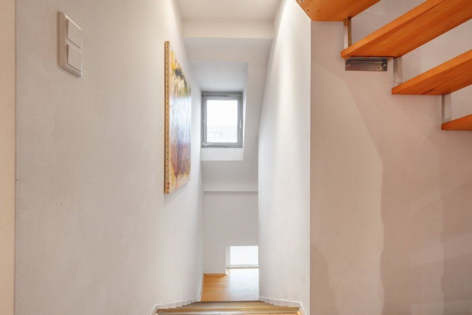 integriertes Treppenhaus / Zugang Wohnung Maisonettewohnung D�sseldorf