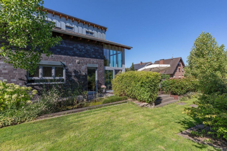 Garten mit Seitenansicht Geb�ude Einfamilienhaus Jüchen