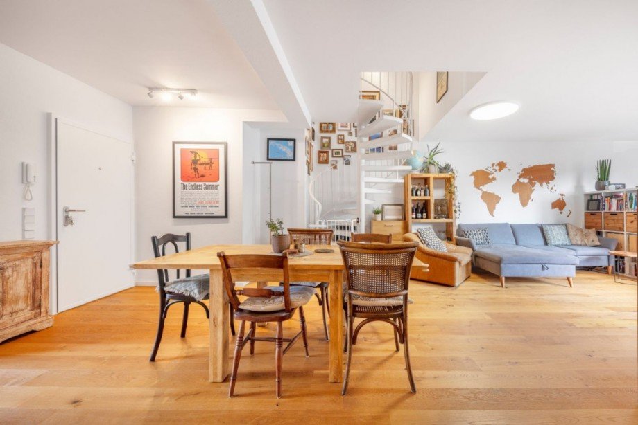 Wohn-/Esszimmer Dachgeschosswohnung Düsseldorf