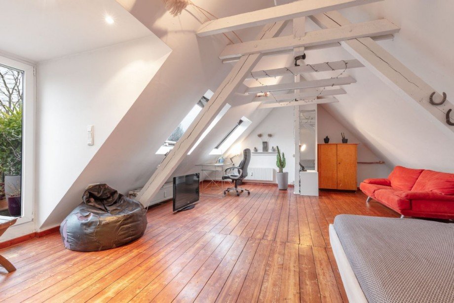 Schlafen oder Kinderzimmer im Spitzboden Maisonettewohnung D�sseldorf