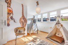 Kinderzimmer VERKAUFT: Wunderbar sonnige, top modernisierte Maisonettewohnung im Denkmal